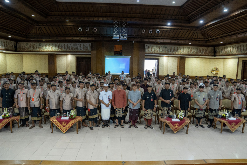 Wabup Suiasa Buka Bimtek Peningkatan Kapasitas dan Kompetensi